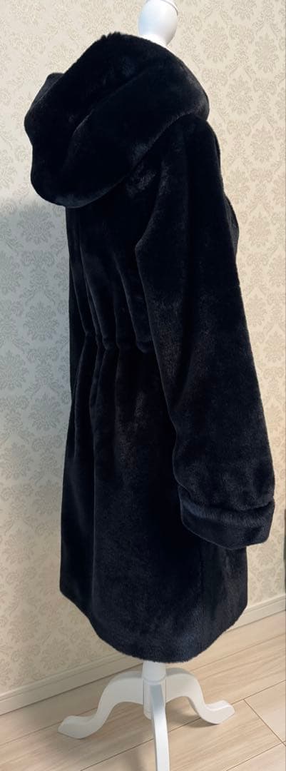 ヨッチン　新品タグ付 HERNO ファーコート