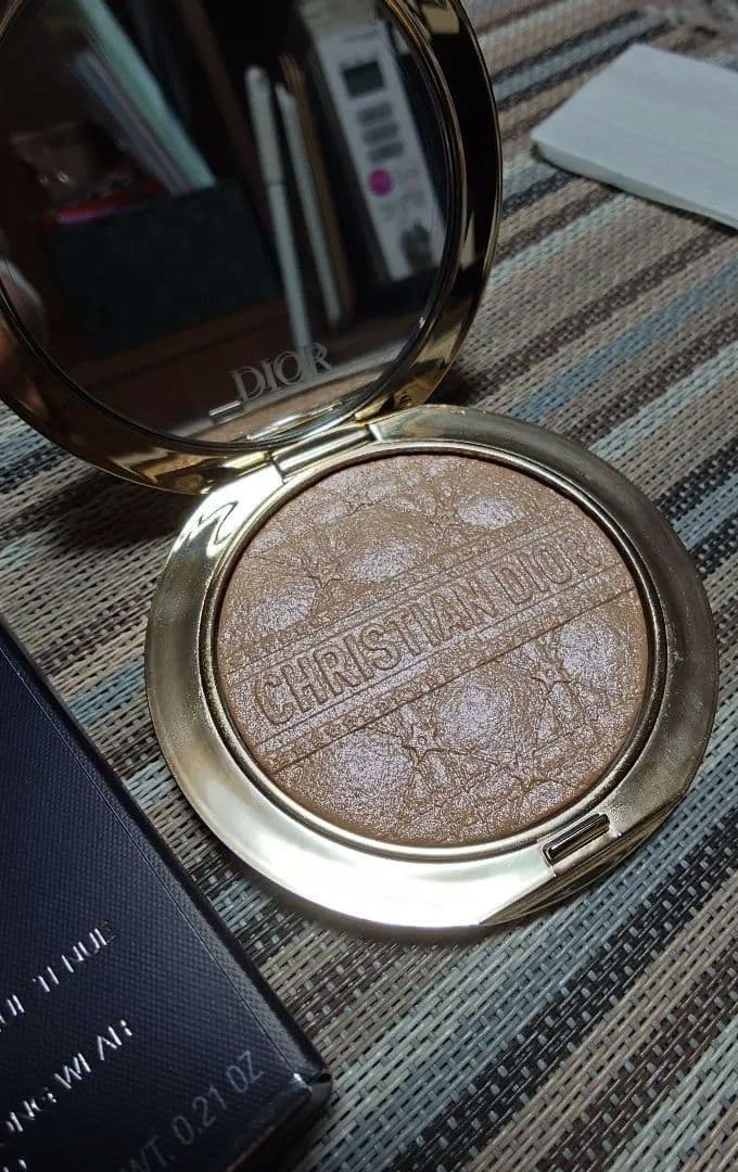 DIOR スキン フォーエヴァーグロウルミナイザー 001 ディオールスター