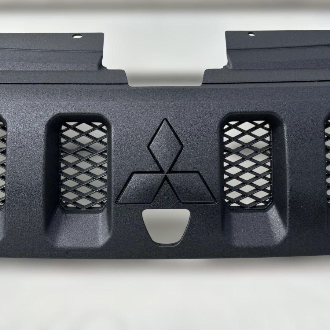 三菱デリカD5MC前純正フロントグリルチッピング塗装ちょっと訳あり品