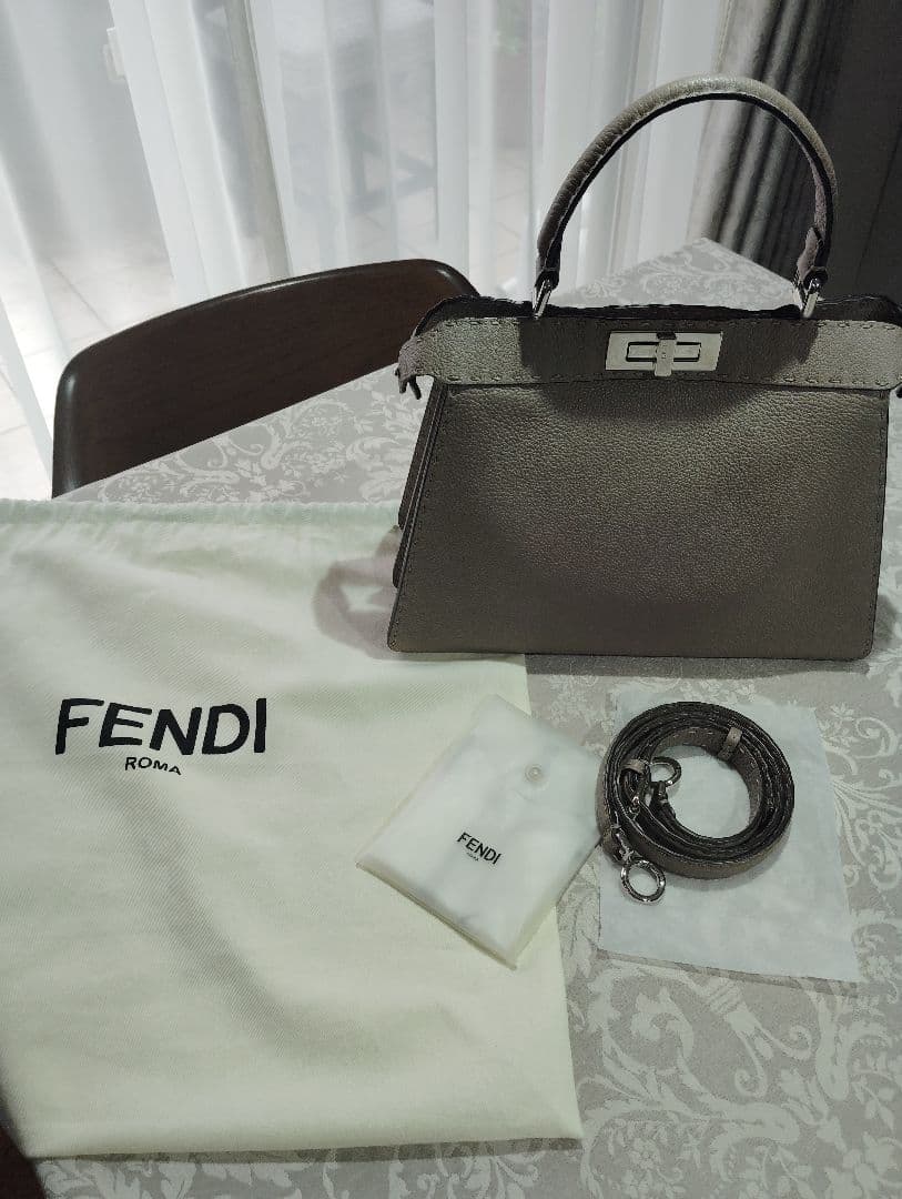 FENDI ピーカーブーアイシーユー　ミディアム