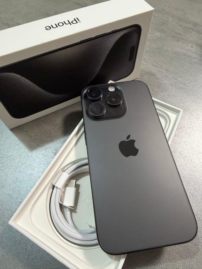 Apple iPhone 15 Pro 本体128GB ブラックチタニウム