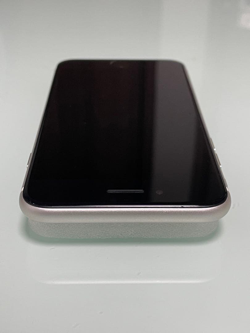 iPhone SE 第3世代 64GB スターライト バッテリー100%