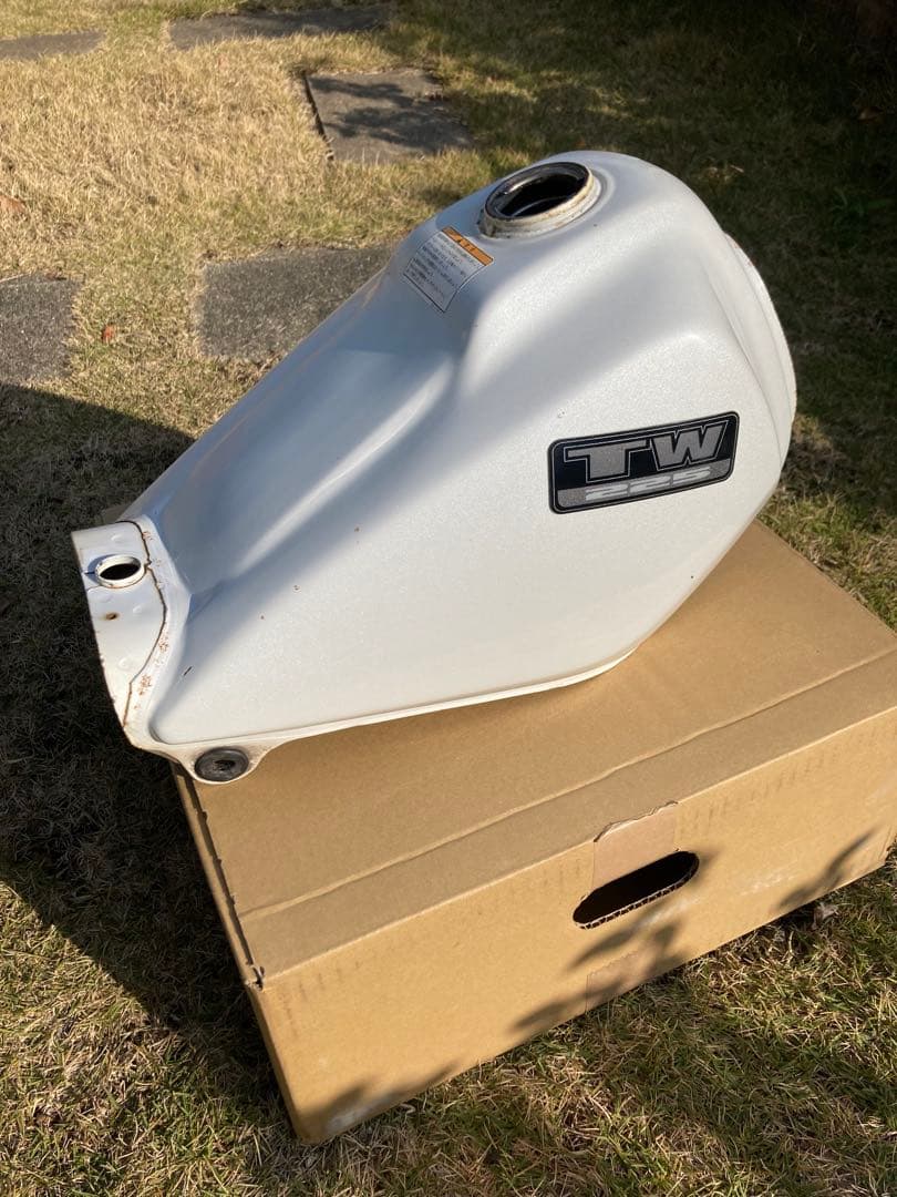 TW２２５　TWタンク　バイクタンク　燃料タンク　内部錆無し！へこみ無し！