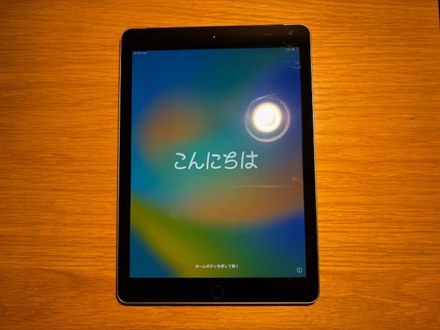 Apple iPad 第5世代 32GB Cellular カバーあり