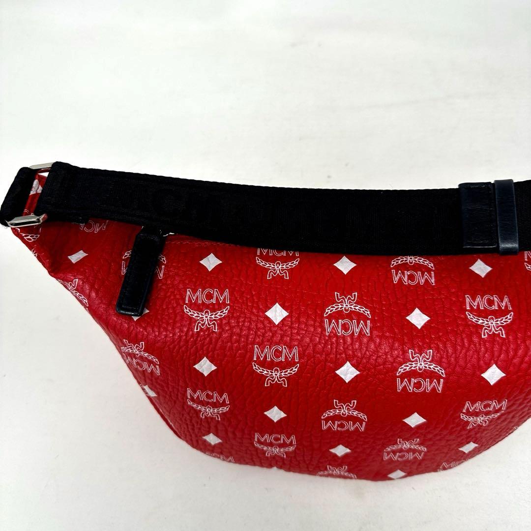 MCM ボディバッグ　ウエストポーチ　保存袋付き　赤　ユニセックス　レザー