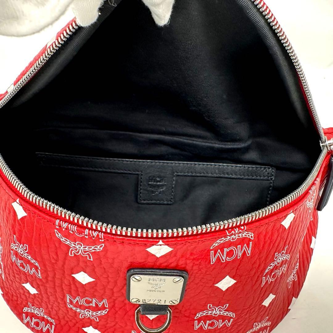 MCM ボディバッグ　ウエストポーチ　保存袋付き　赤　ユニセックス　レザー