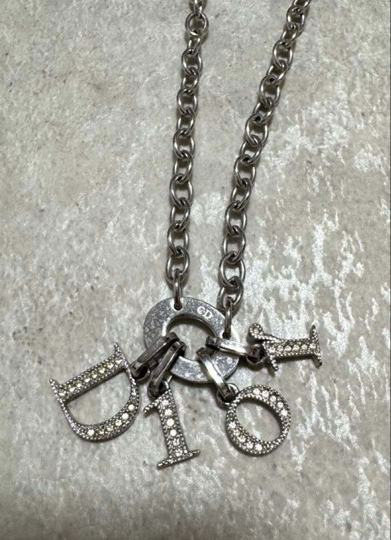 Dior ロゴネックレス シルバー ピンククリスタル