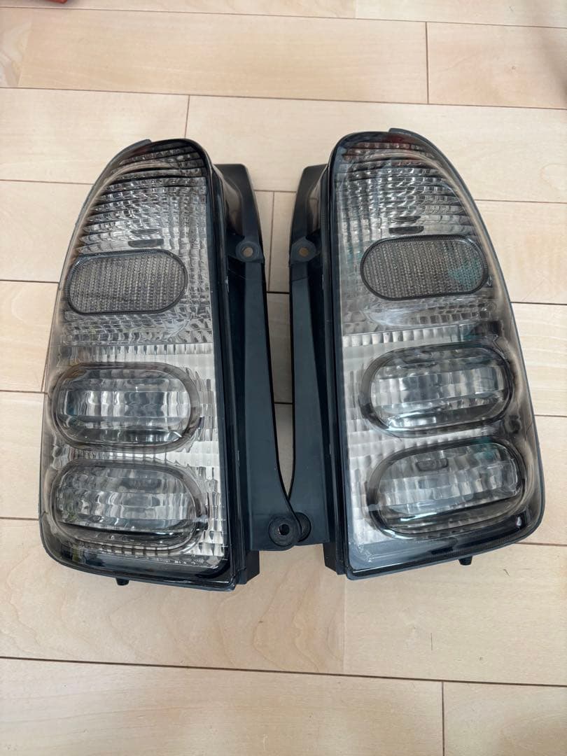 ダイハツ　ミラジーノ　L700 テールランプ　スモーク　コーキング済