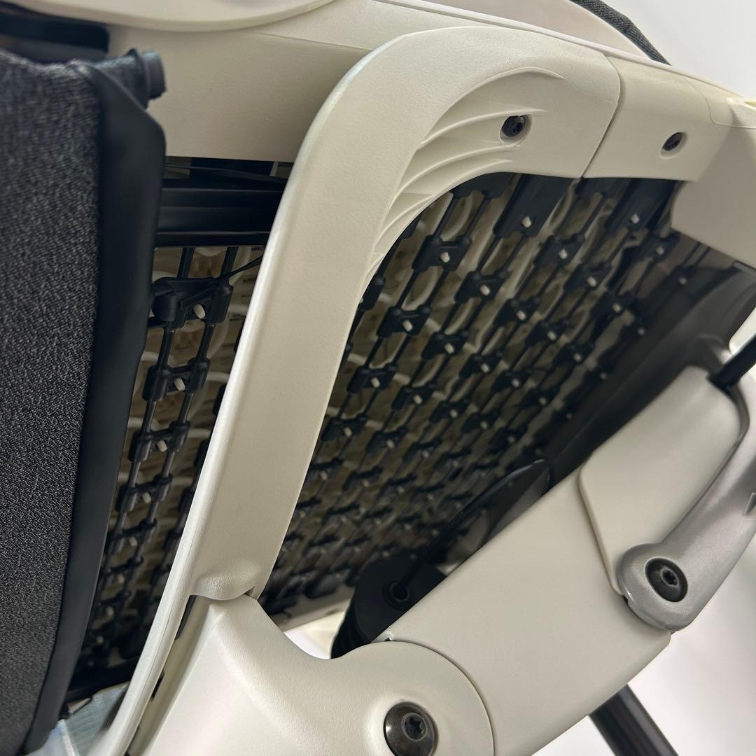 エンボディチェア 最高級 ハーマンミラー グレー　ホワイト Embody