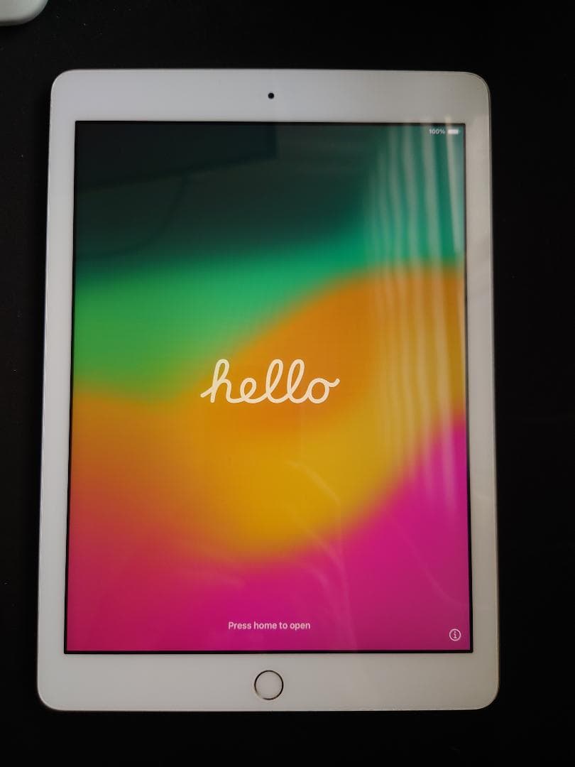 小*界様 Apple iPad シルバー 本体　6世代 128GB