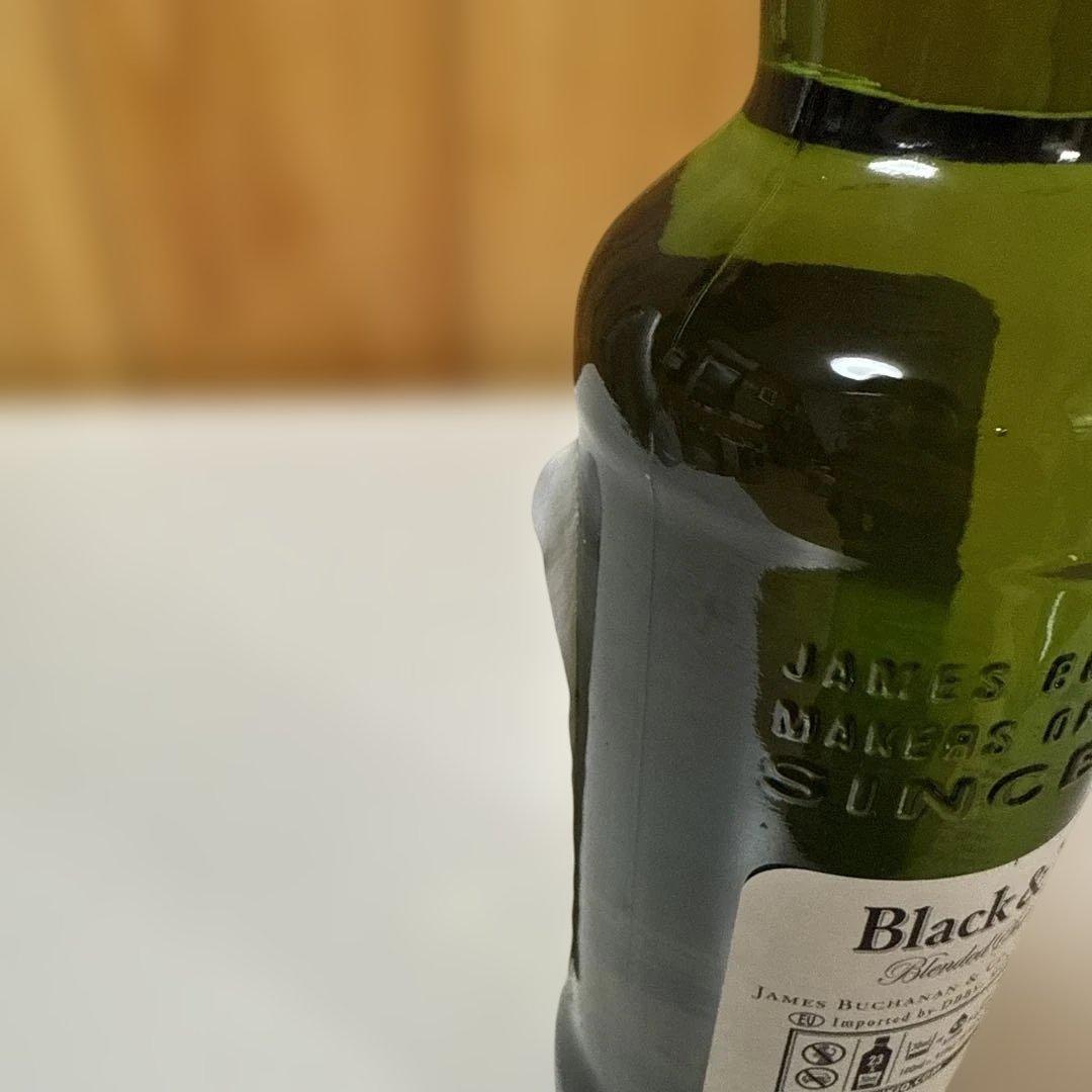 Black & White ブレンデッドスコッチウイスキー 700ml