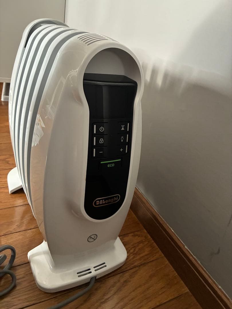 De'Longhi ミニオイルヒーター NJ0505E