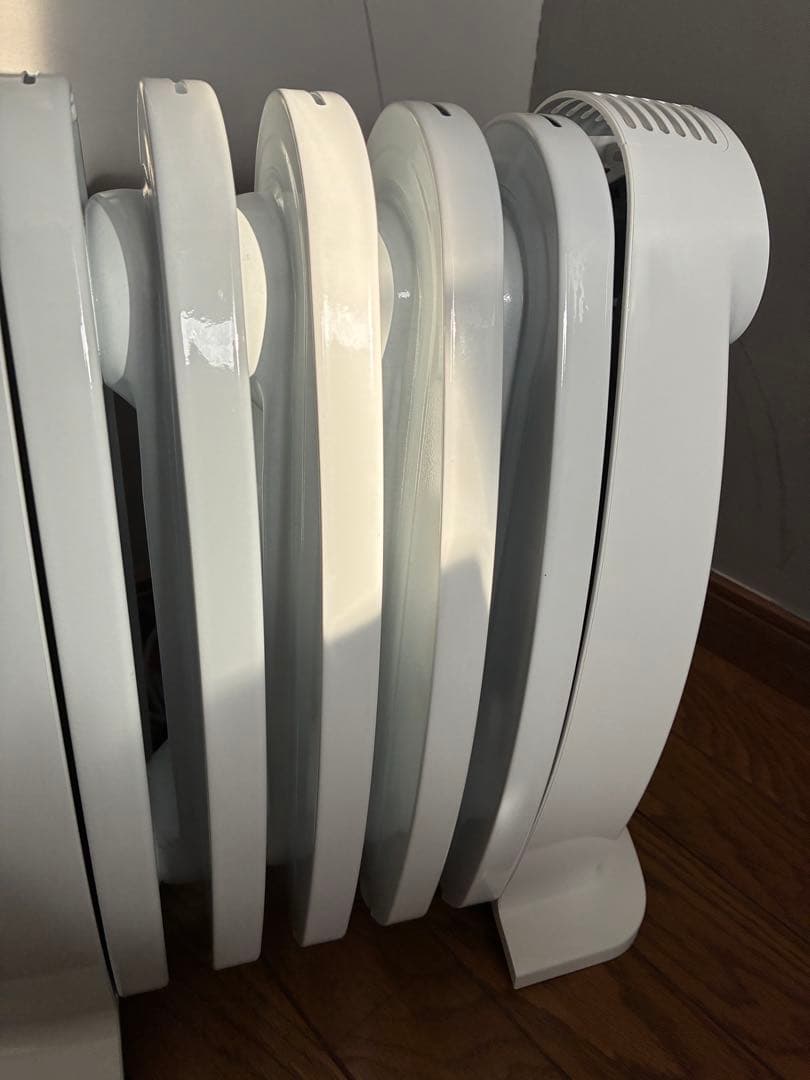 De'Longhi ミニオイルヒーター NJ0505E