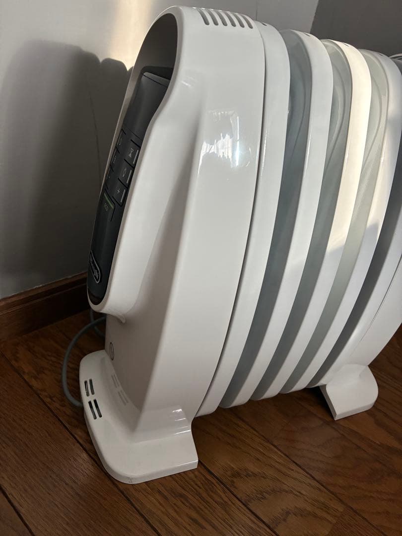 De'Longhi ミニオイルヒーター NJ0505E