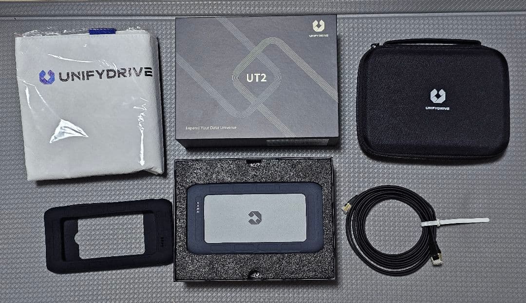 UNIFYDRIVE UT2 ポータブルNAS 　SSD 3TB付き
