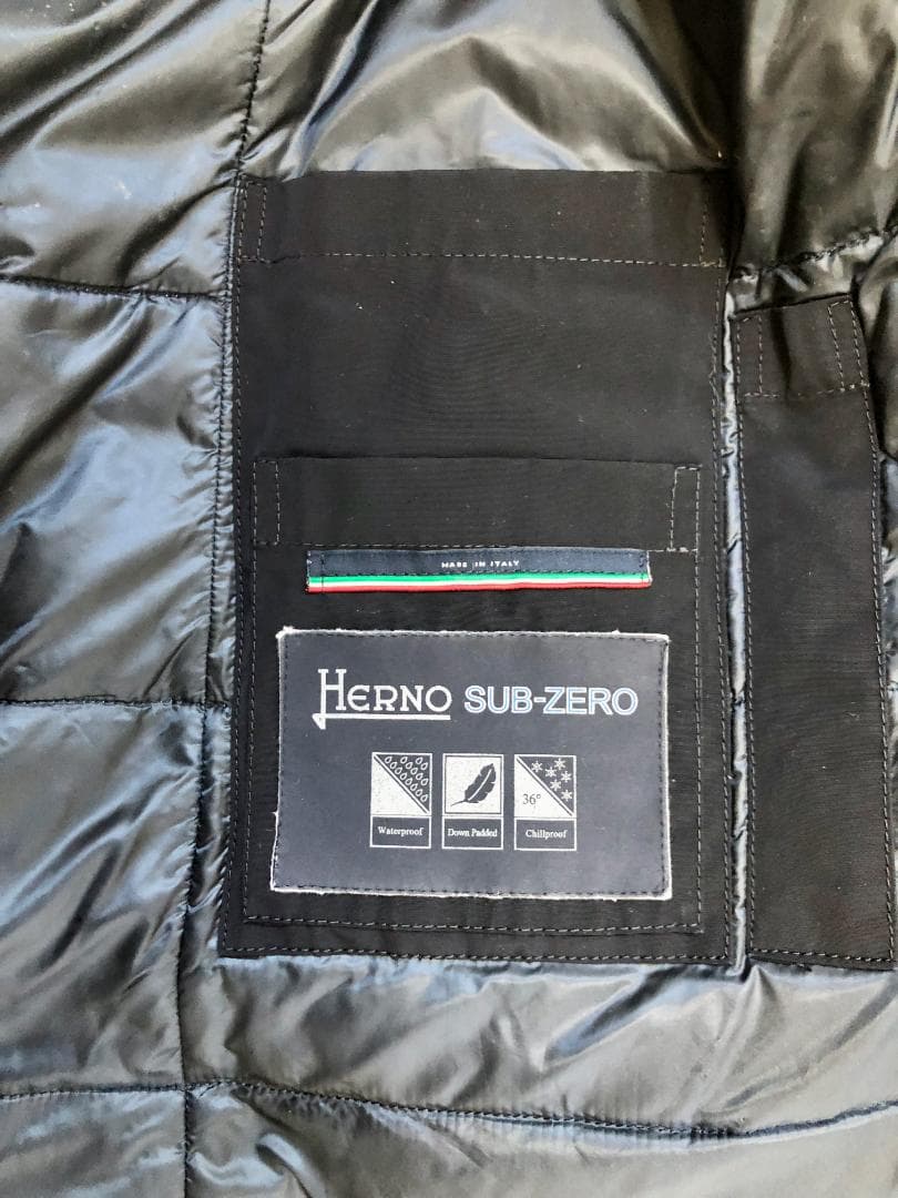 【HERNO】ダウンコート　46・Mサイズ　ブラック