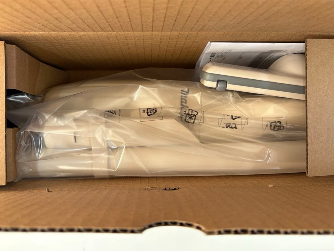 新品★マキタ コードレス掃除機(充電式クリーナー) CL100DW