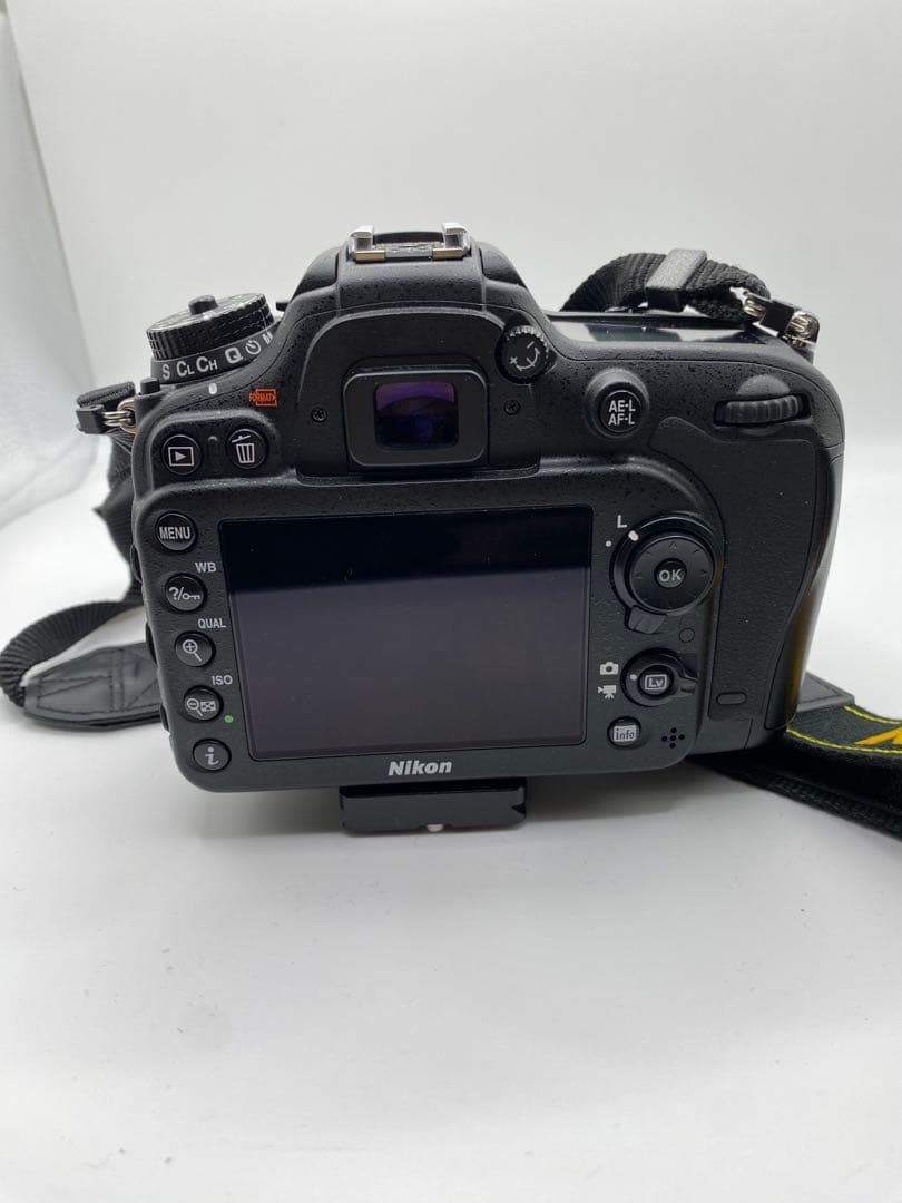 Nikon D7200 一眼レフと、便利な レンズ2本＋三脚＋バッグセット