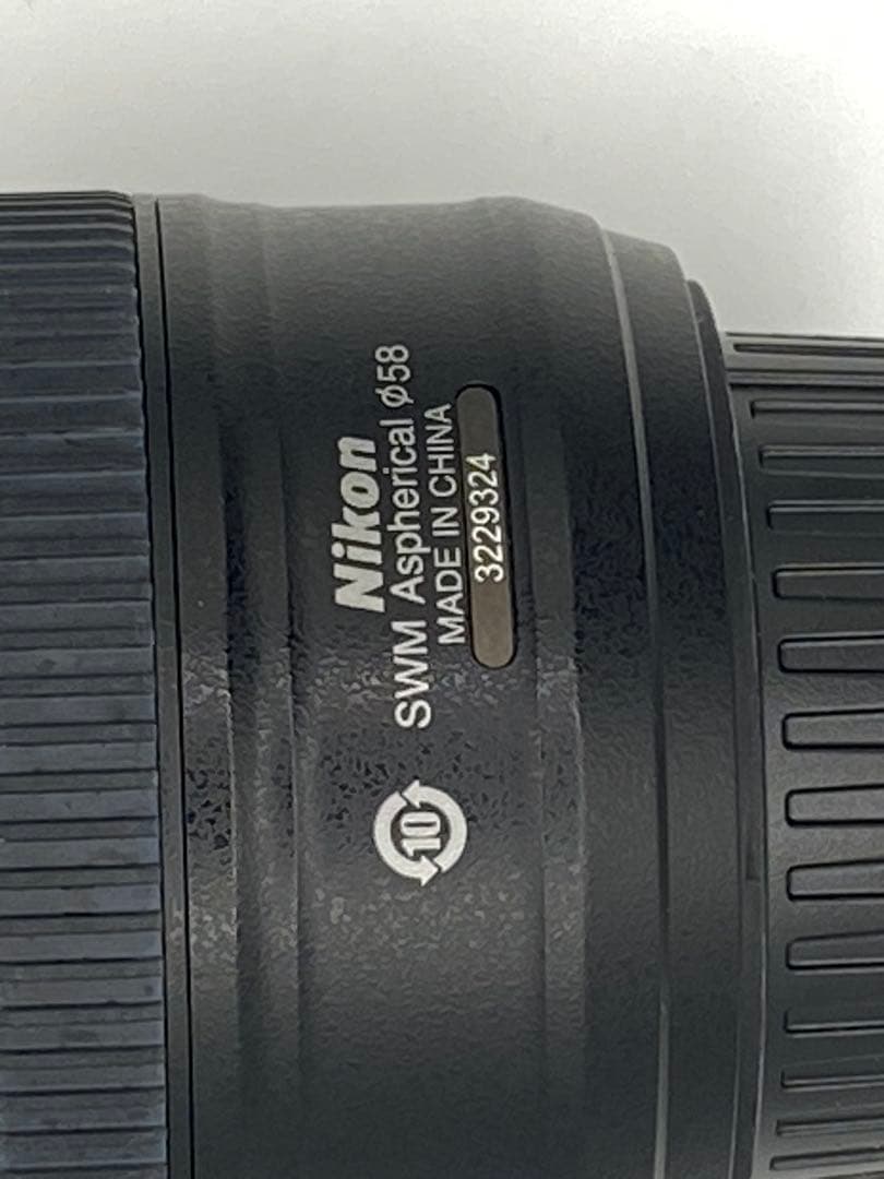 Nikon D7200 一眼レフと、便利な レンズ2本＋三脚＋バッグセット