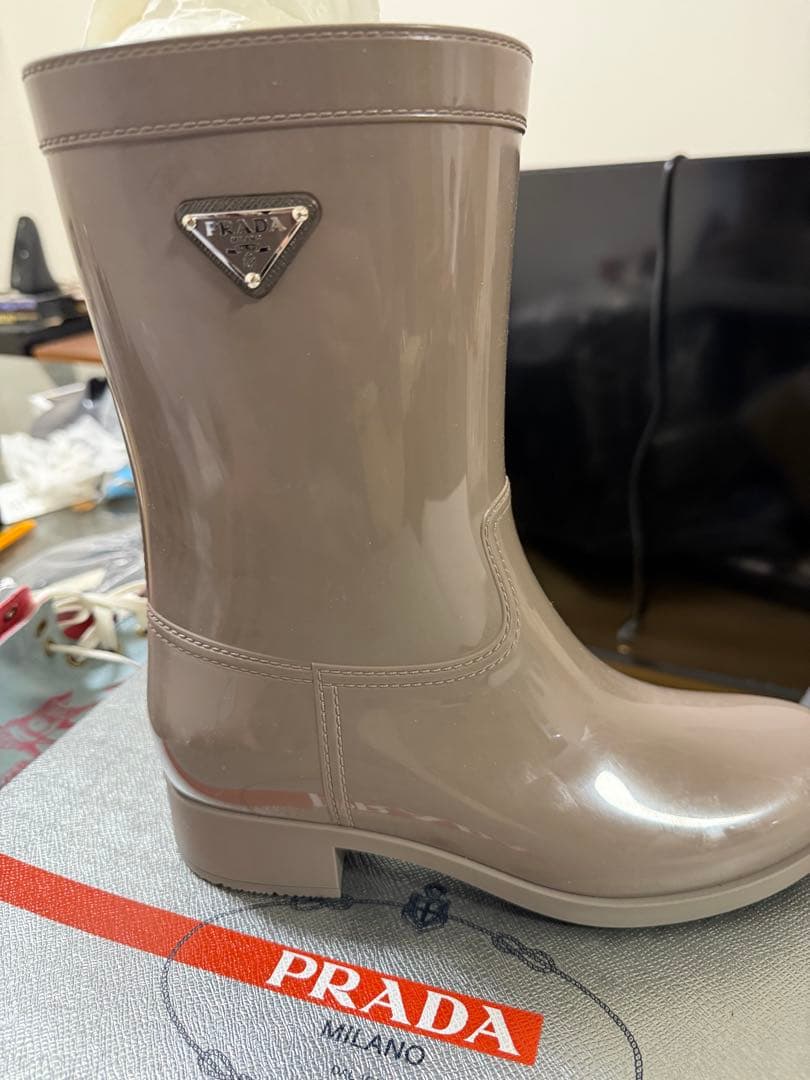 PRADA ベージュ レインブーツ　新品箱付き