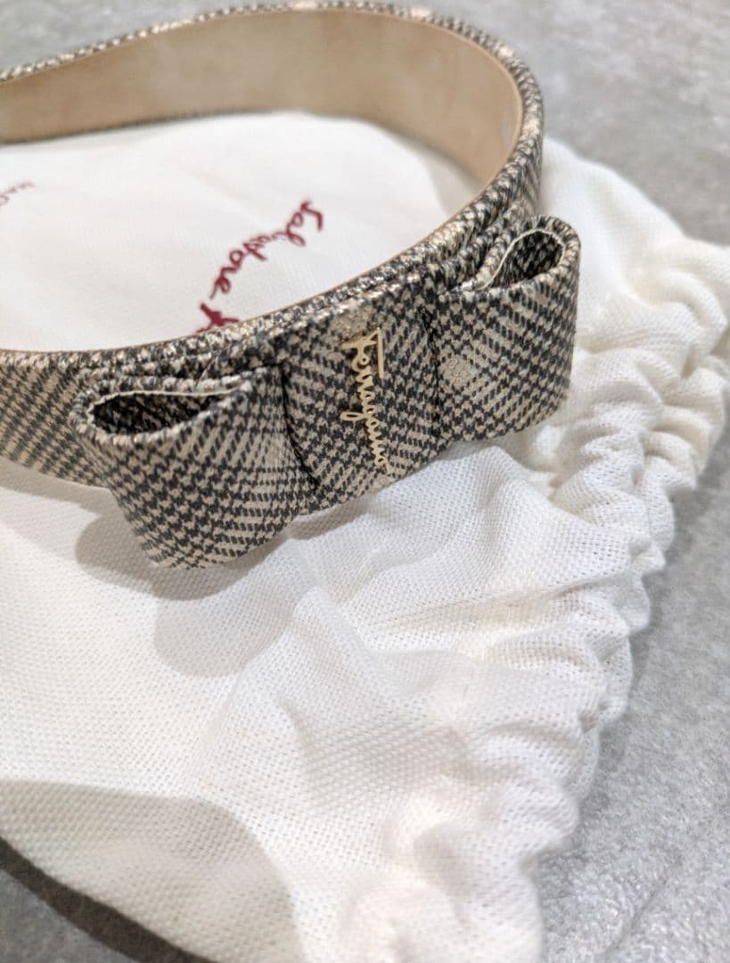 フェラガモ カチューシャ リボン