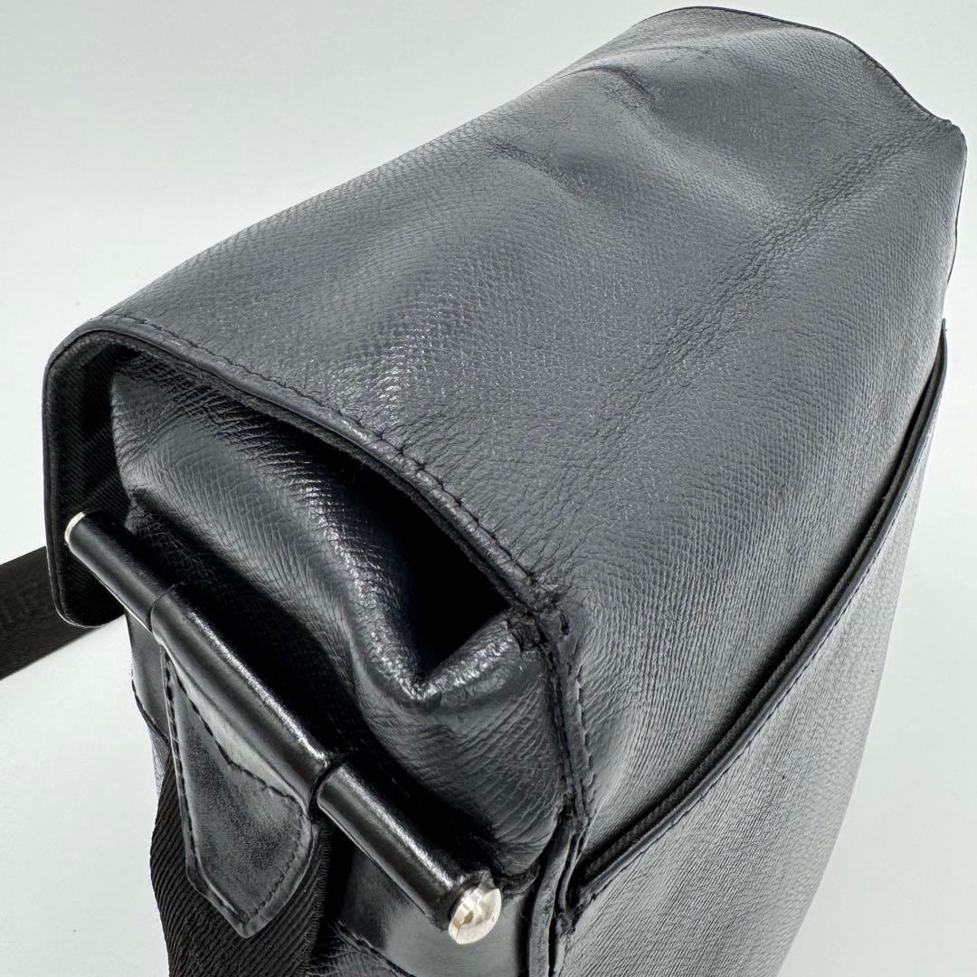 ルイヴィトン タイガ ヤランガ レザー ショルダーバッグ