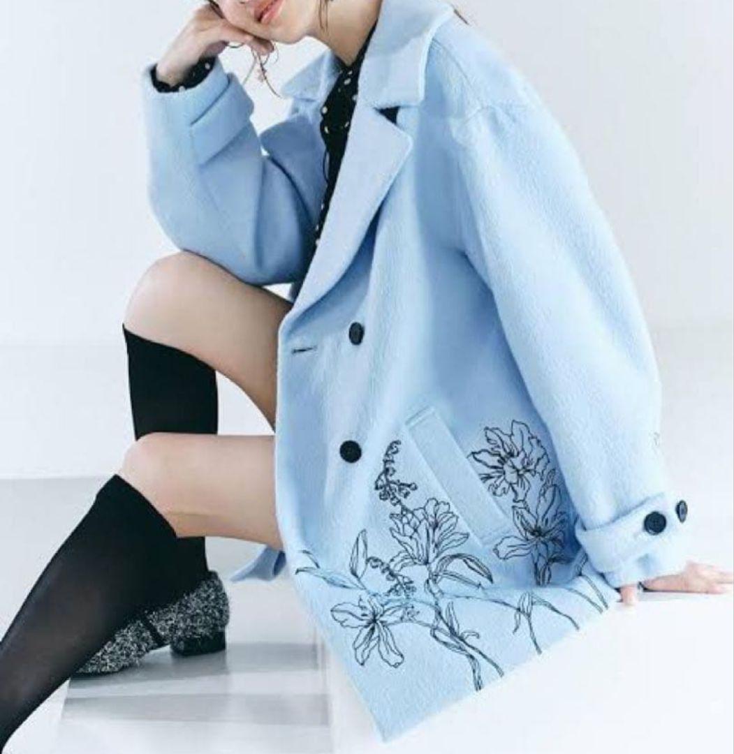 美品　LILY BROWN エンブロイダリーコクーンコート ブルー　2025年