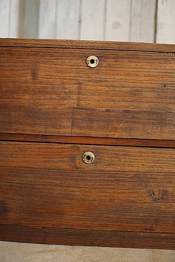 味のある木製の引き出し2段　チェスト　桐箪笥