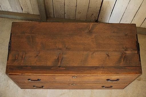 味のある木製の引き出し2段　チェスト　桐箪笥