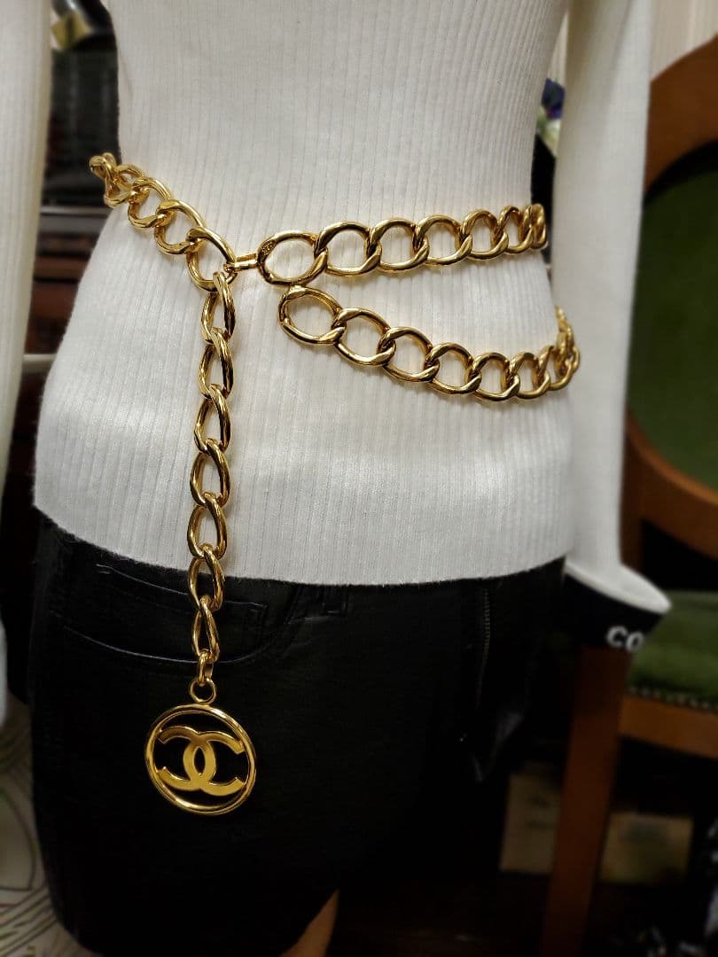 ★l★CHANEL ゴールドチェーンベルト ロゴチャーム付き