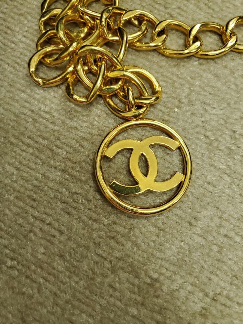 ★l★CHANEL ゴールドチェーンベルト ロゴチャーム付き