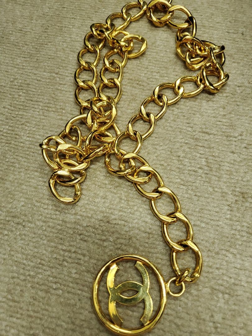 ★l★CHANEL ゴールドチェーンベルト ロゴチャーム付き