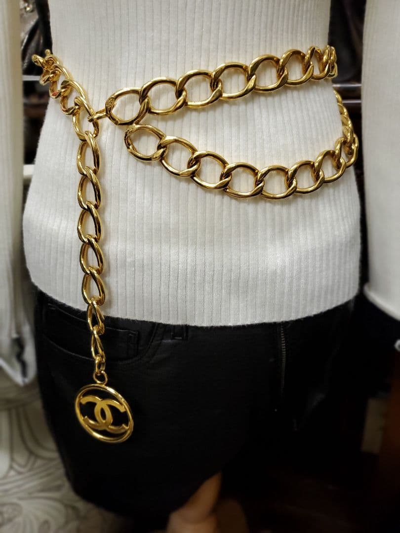 ★l★CHANEL ゴールドチェーンベルト ロゴチャーム付き