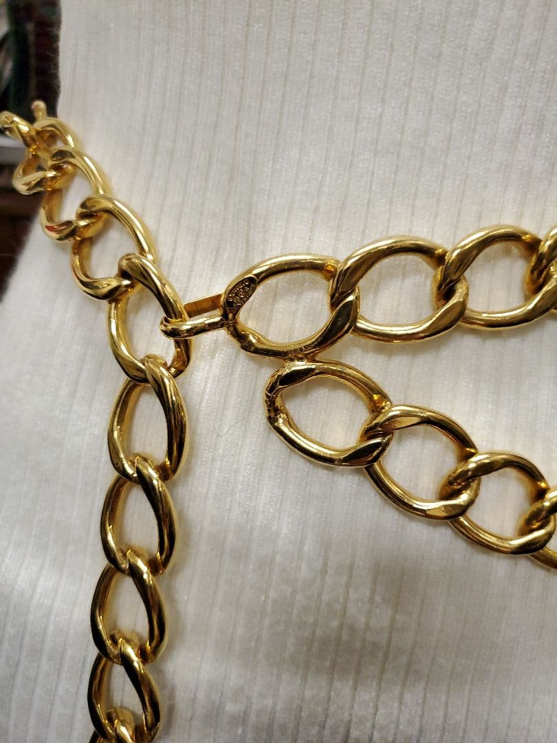 ★l★CHANEL ゴールドチェーンベルト ロゴチャーム付き