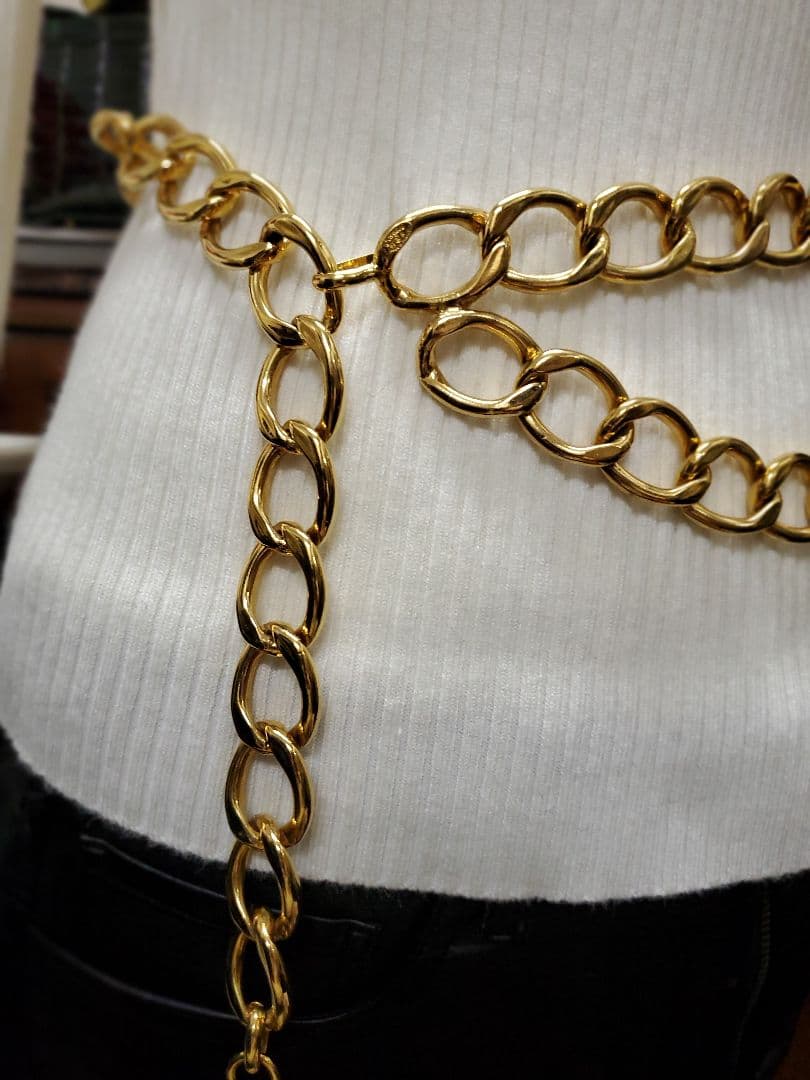 ★l★CHANEL ゴールドチェーンベルト ロゴチャーム付き