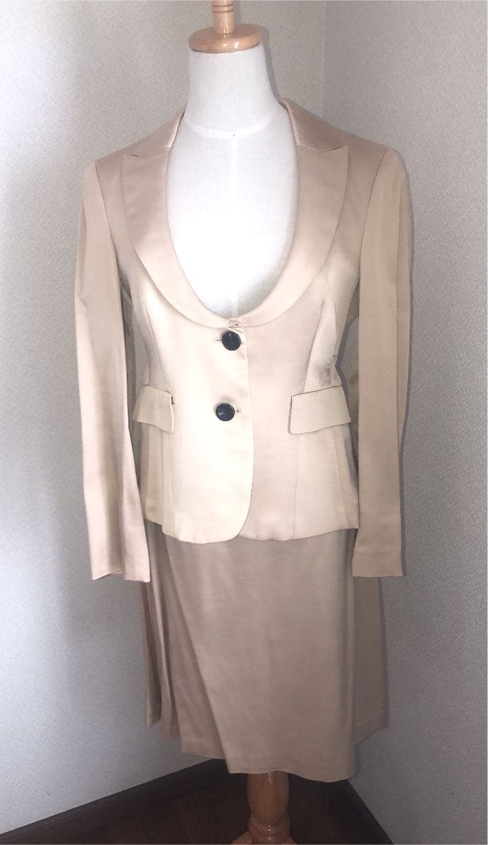 レッドヴァレンティノ　シルク混　大人可愛いセットアップスーツ