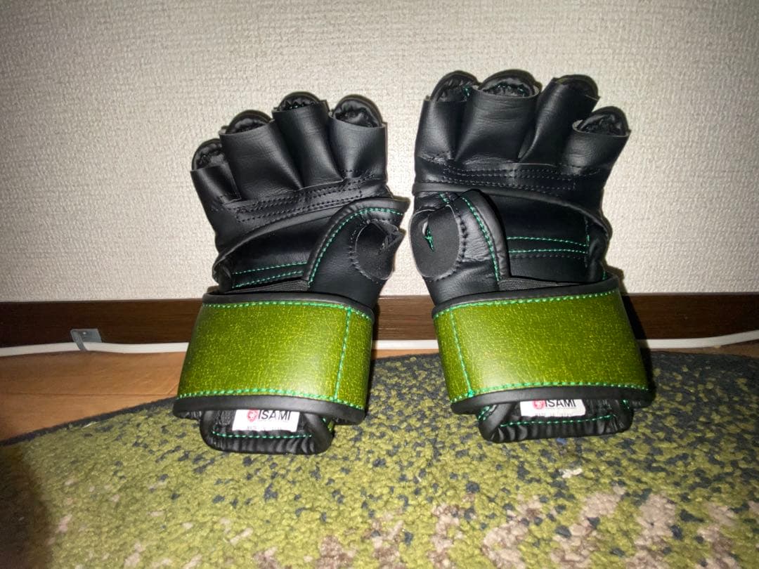 RIZINオープンフィンガーグローブ×mma着用一回のみ　値下げ可能