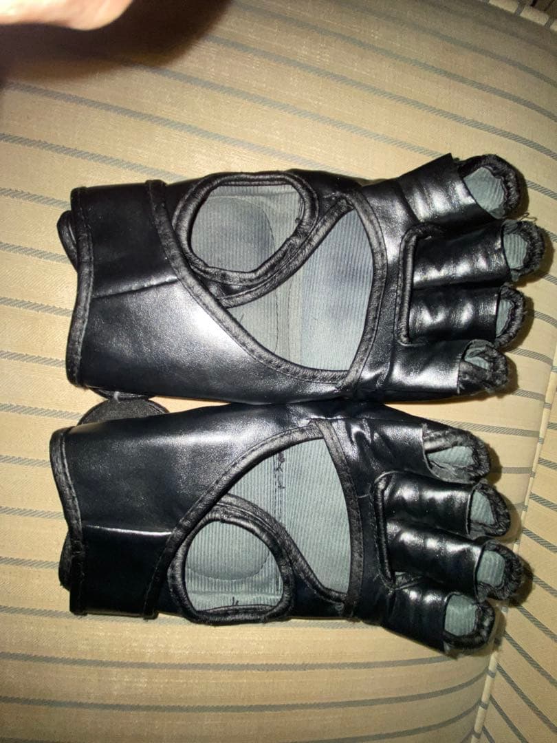 RIZINオープンフィンガーグローブ×mma着用一回のみ　値下げ可能