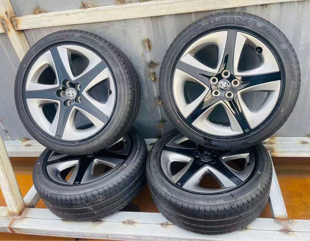 トヨタ プリウス 215/45R17ホイールセット