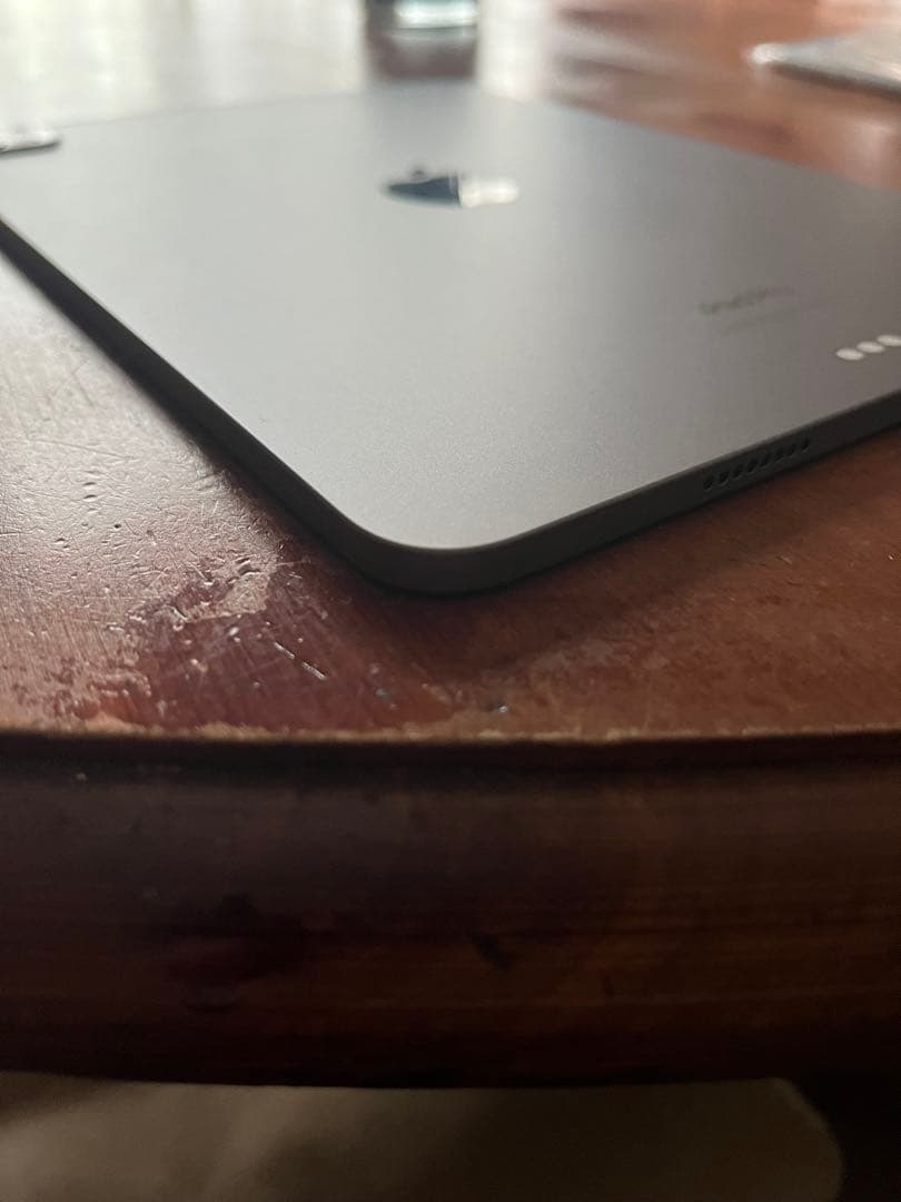 美品 Apple iPad Pro 11インチ 第4世代＋ iPadスタンド