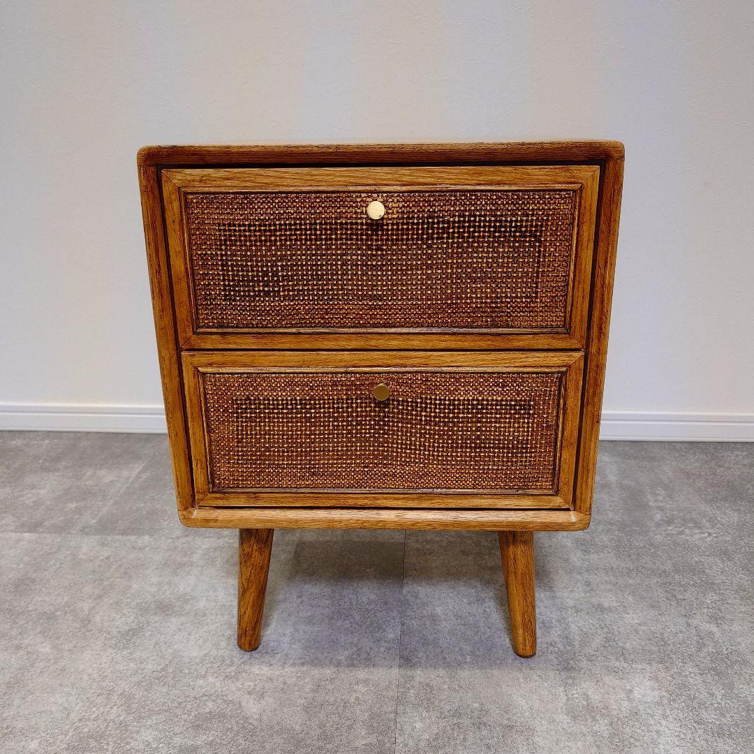 ヴィンテージ家具のラタン編みサイドテーブル