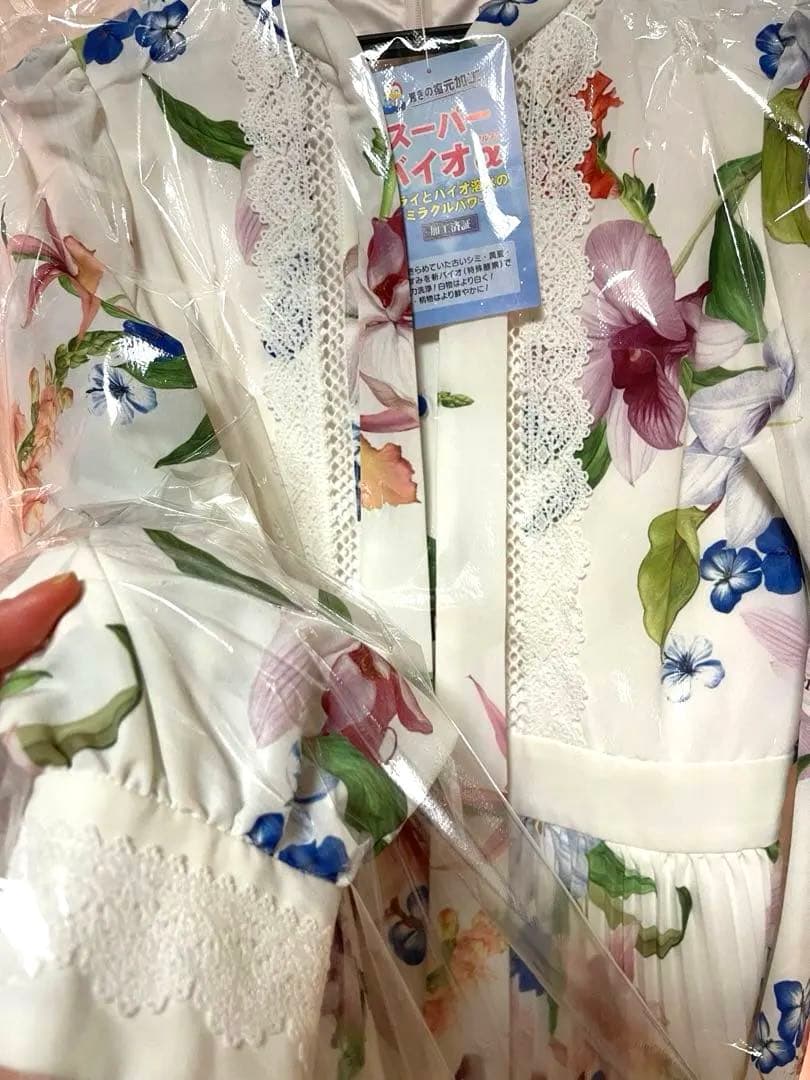 【最終価格】EmiriaWizロングワンピース 花柄 ホワイト 新品同様