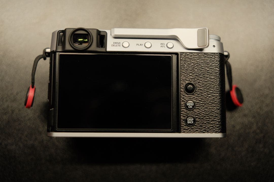 FUJIFILM XE4シルバー 本体【元箱付き】