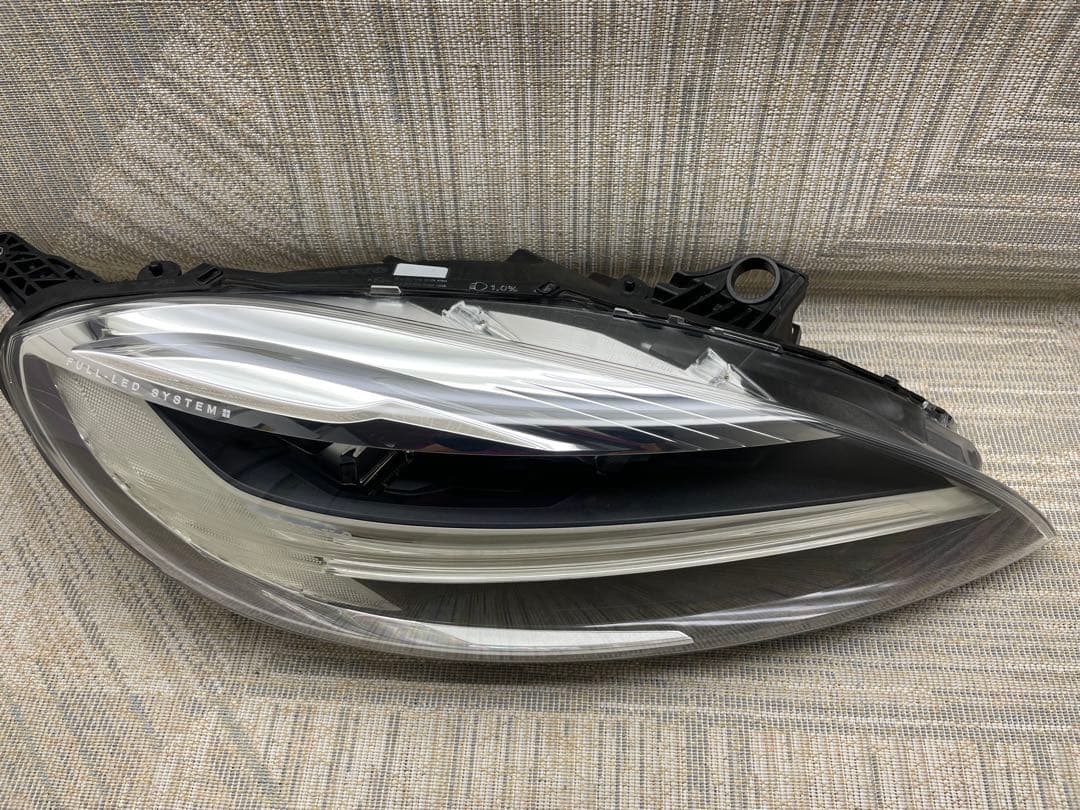 VOLVO ボルボ V40 MB系後期 右側ライト LED 31420446