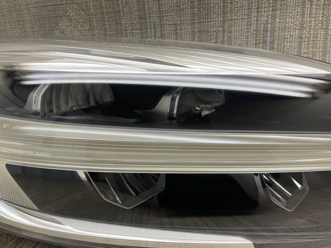 VOLVO ボルボ V40 MB系後期 右側ライト LED 31420446