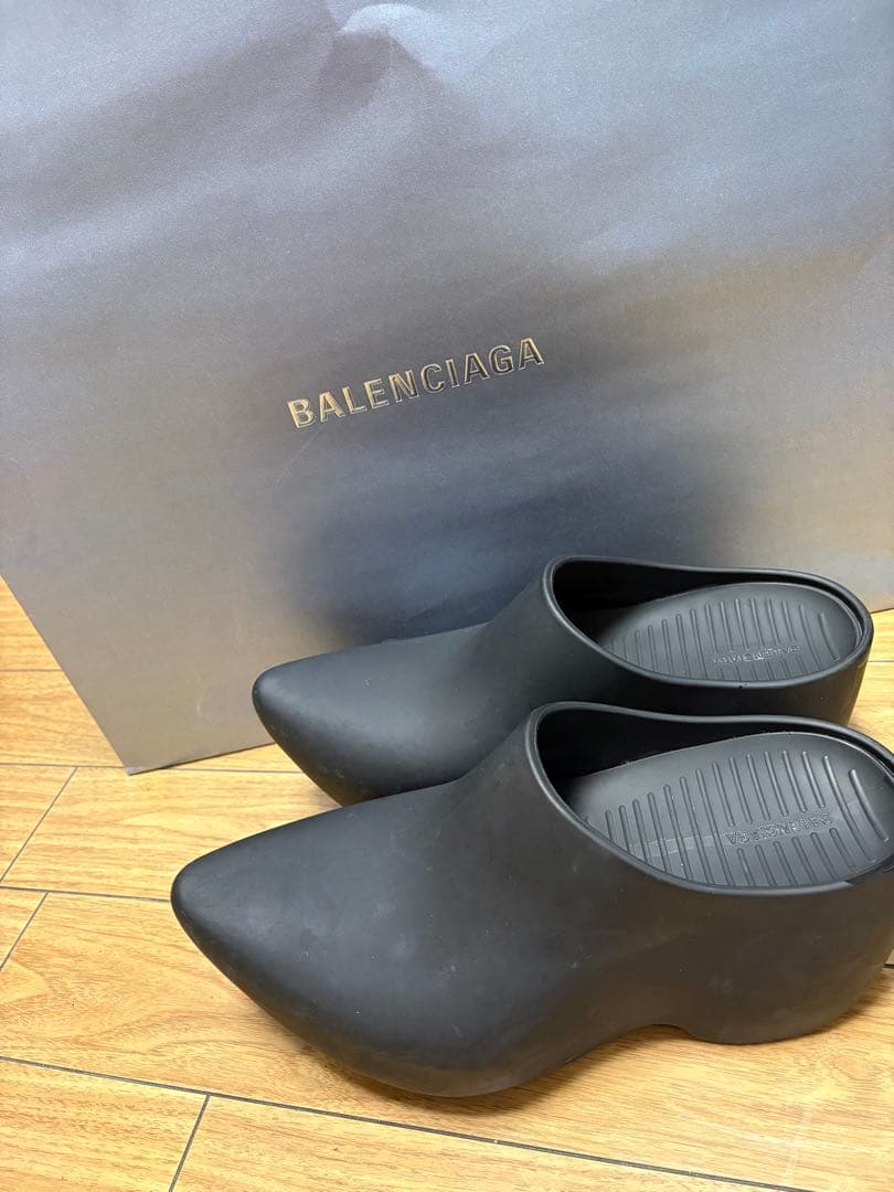 BALENCIAGA ブラック ラバーミュール