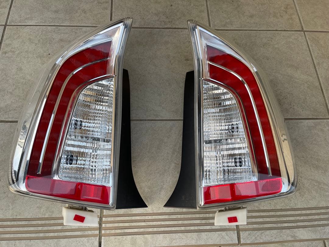 30プリウス 後期 純正テールランプ 左右セット