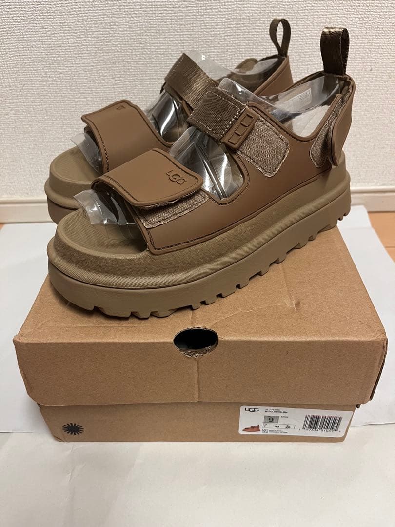 UGG ブラウン 厚底サンダル ベルクロストラップ