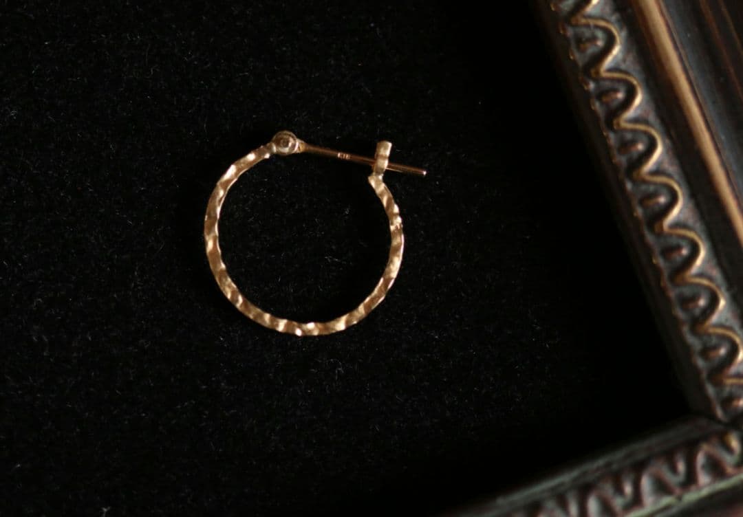 日曜限定割引 K18 イエローゴールド つや消し 槌目模様 フープピアス 片耳用