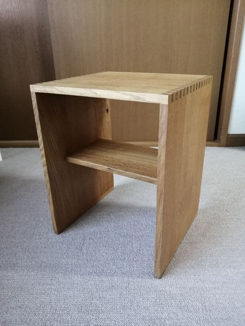 サイド・テーブル、スツール